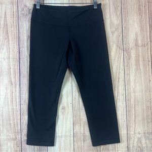 LuluLemon Women's Capri Leggings Women Size 6  Black‎